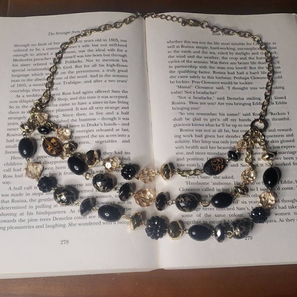 ‎Black and Gold Beaded Necklace
